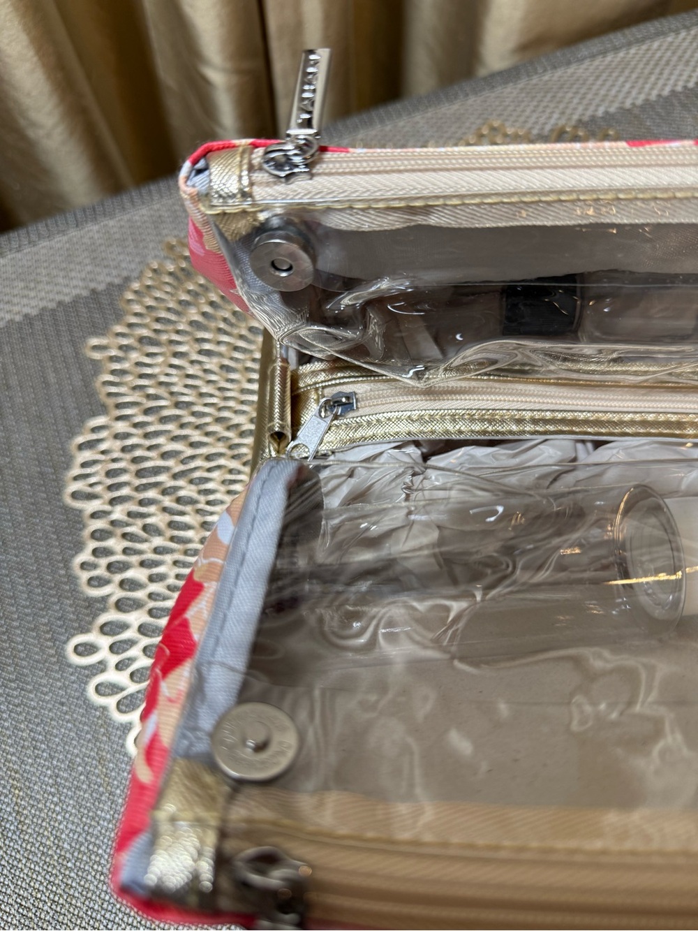 Tahari Floral Cosmetic/Makeup Bag - Pink & Gold Metallic with 3 Travel bottles - Picture 9 of 10
